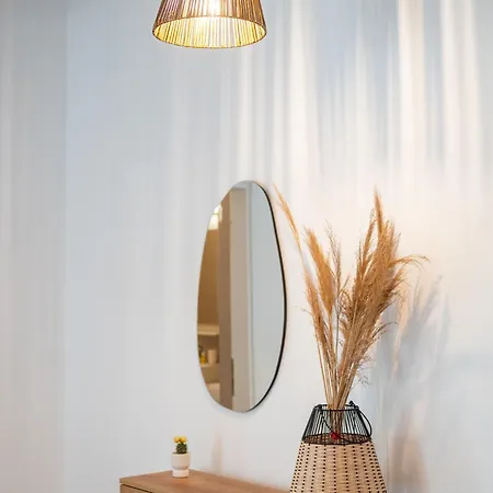 New Modern In Center Apartment *