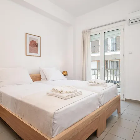 New Modern In Center Apartment